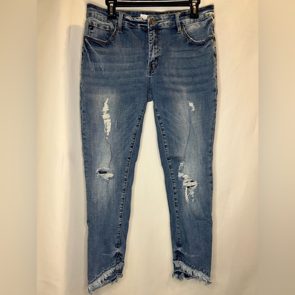 Women KanCan Distressed Denim Skinny Jeans Size 15/31 Excellent used condition